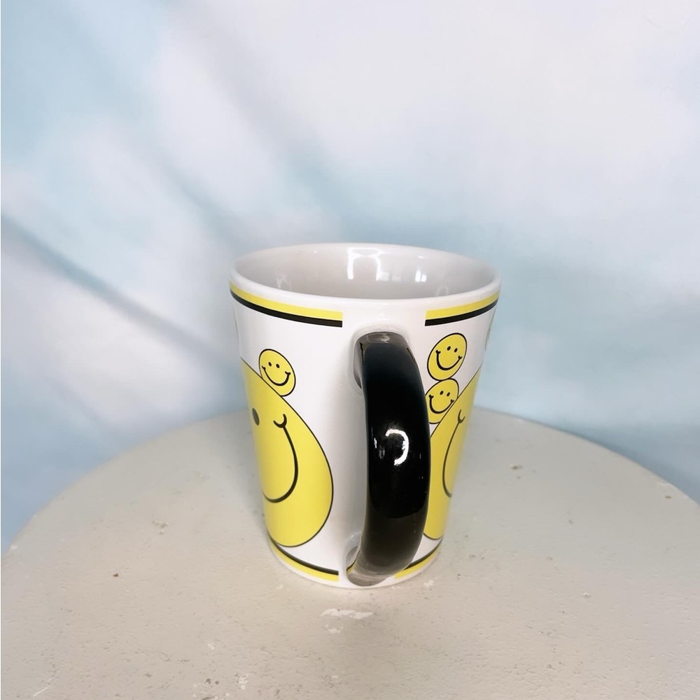 Smiley face mug - Picture 3 of 4